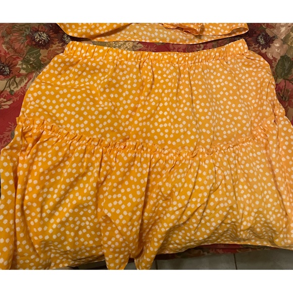 Crop top with skirt set . - Picture 3 of 3